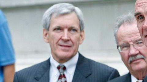 El alcalde John Cook ha pedido que se relaje la restricción.