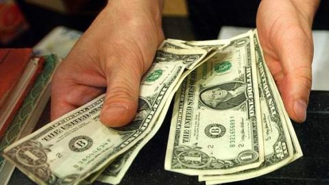 La fuga de capitales comenzó a reforzarse en diciembre pasado, luego que el gobierno puso en marcha un duro control a la compra y venta de dólares.