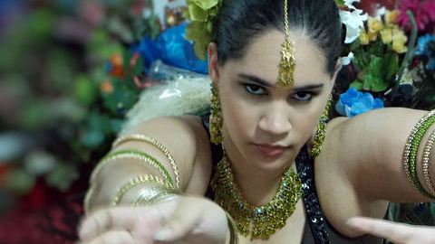 Stephanie López   asegura que  la danza del vientre, que practica hace nueve años,  le ha hecho ganar confianza en su cuerpo.