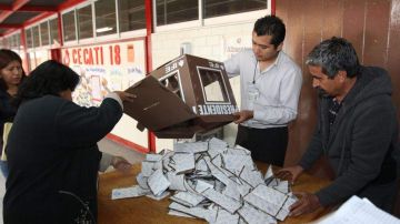 Inicio del conteo de votos al cierre de las urnas en Puebla.