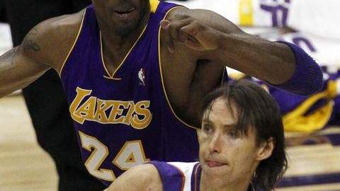 En esta foto de archivo se muestra al defensa de los Soles de Phoenix, Steve Nash.