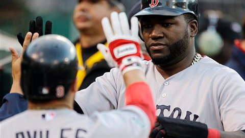 Ortiz es felicitado por su vuelacercas número 400.