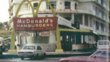 Imagen de 1968 del primer McDonald's en Puerto Rico.