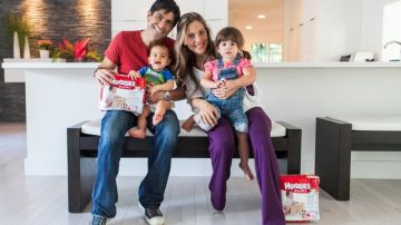 Poncho junto a su esposa Lina y sus hijos, Danilo y Valeria.