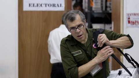 En caso de que haya dudas, se procederá a abrir las urnas y se llevará a cabo el recuento de los votos.
