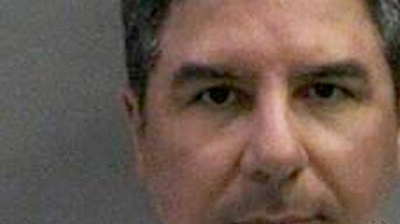 El procurador Tony Rackauckas alegó que Bustamante (en la foto) también acosó a por lo menos otra docena de mujeres quienes siguen sin atreverse a presentar querellas contra al funcionario.