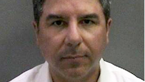 El procurador Tony Rackauckas alegó que Bustamante (en la foto) también acosó a por lo menos otra docena de mujeres quienes siguen sin atreverse a presentar querellas contra al funcionario.