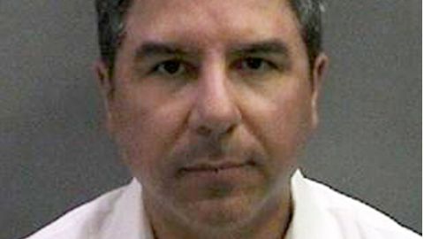 El procurador Tony Rackauckas alegó que Bustamante (en la foto) también acosó a por lo menos otra docena de mujeres quienes siguen sin atreverse a presentar querellas contra al funcionario.