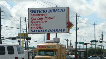 Varias líneas de autobús viajan de Houston a ciudades de México.