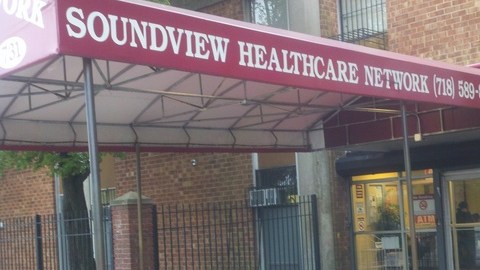 Vista exterior de la antigua clínica Soundview Healthcare Network en White Plains, que pronto ahora funcionará bajo el nombre de Stevenson Family Health Center.