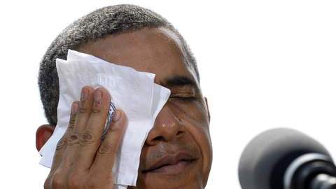 El presidente Barack Obama tuvo que soportar el inclemente calor durante su gira en Ohio.