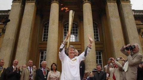 Unos 8,000 relevistas cubrirán 300 metros cada uno cargando la antorcha olímpica hasta su llegada a Londres el 27 de julio.