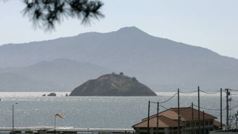 La única manera de llegar a Red Rock, al norte de San Francisco, es por mar o en helicóptero.