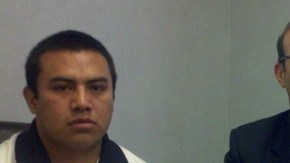 Alfredo López (der.) junto a su abogado Robert Marguiles (centro) y a su hermano Raymundo López, quien también resultó golpeado el 27 de mayo.