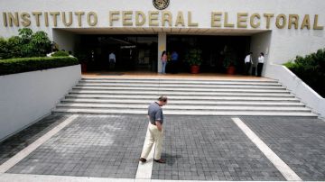 El Instituto Federal Electoral fiscaliza los recursos de los partidos políticos de manera sistemática y permanente.