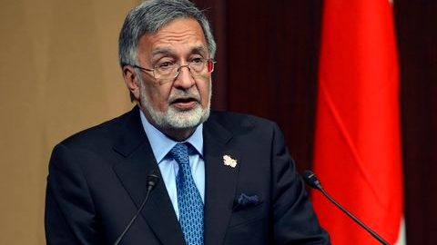 Ministro afgano de Asuntos Exteriores, Zalmai Rassoul, en rueda de prensa en la conferencia internacional sobre Afganistán que se celebra en Tokio, ayer.