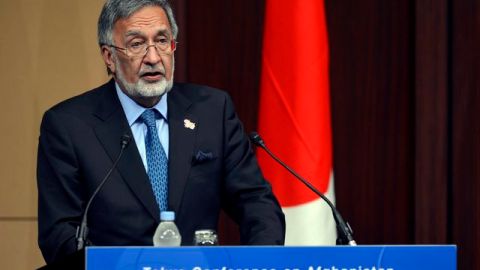 Ministro afgano de Asuntos Exteriores, Zalmai Rassoul, en rueda de prensa en la conferencia internacional sobre Afganistán que se celebra en Tokio, ayer.