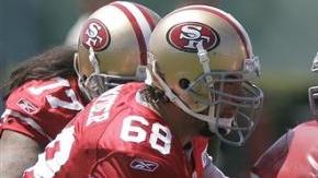 Jugadores de los 49ers en entrenamiento.