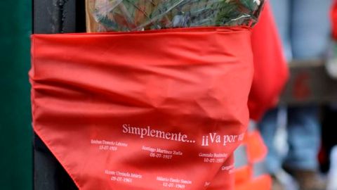 Pañuelo colocado por el padre de Daniel Jimeno, el último corredor muerto en los encierros de Pamplona.