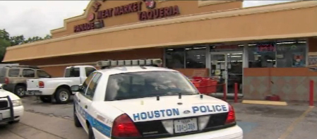 No se informó si los individuos se llevaron mercancía del lugar.