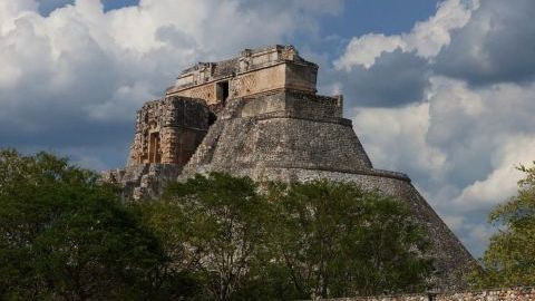 Como una opción para este verano, las zonas arqueológicas de los cinco estados del área maya, Campeche, Chiapas, Quintana Roo, Tabasco y Yucatán, abren sus puertas a turistas nacionales y extranjeros.