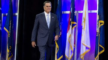 Romney, que aguantó el abucheo en silencio, reaccionó citando una "encuesta de la Cámara de Comercio" que hablaba de los supuestos perjuicios para la economía de la reforma de salud.