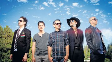 Kinky es uno de los grupos de la camada regia que ha puesto en alto la música nueva hecha en México.