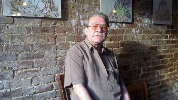 Roger Cabán, fundador de "Poetas con Café" , creó el estilo poético 'Disparate'.