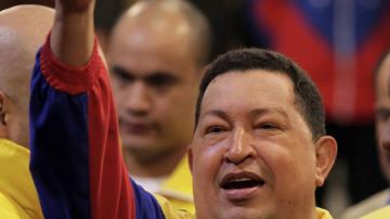 El presidente Hugo Chávez asiste a una ceremonia en el palacio de Miraflores.