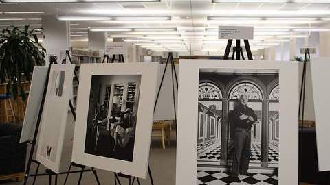 El fotógrafo cubano Carlos Manuel Cárdenes ha tomado 126 imágenes que reflejan el perfil psicológico del retratado y documentan la rica diversidad de un extraordinario grupo de artistas.