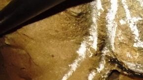 Detalle de altar religioso en 'narcotúnel' encontrado este jueves, en el interior de una empresa de  'Reciclados y Derivados', en Tijuana.