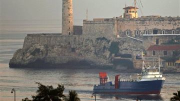 El "Santa Cecilia" es el primer barco americano que atraca en costas cubanas en 50 años con ayuda humanitaria.