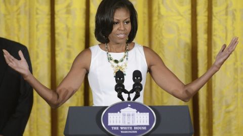 La primera dama, Michelle Obama, interviene en la ceremonia de entrega de los premios nacionales de Diseño del Smithsonian's Cooper-Hewitt.