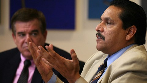 Pacheco (centro) asumió el puesto en 2009 hasta el presente, periodo muy difícil económicamente para el centro de salud.