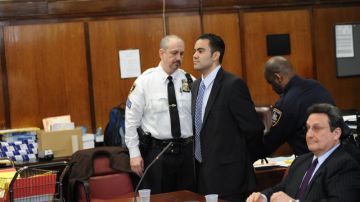 El agente Michael Peña, 28, durante su comparecencia en la Corte Criminal de Manhattan, el día de su primera sentencia.