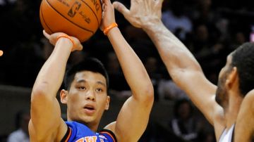 El base Jeremy Lin deja a la afición de Nueva York con un mal sabor en la boca, pues pensaban que el jugador de ascendencia taiwanesa seguiría con los Knicks.