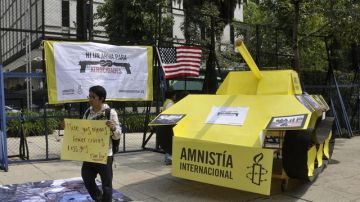 Activistas  protestan en Ciudad de México pidiendo al presidente de EEUU  más drasticidad con la venta de  armas.
