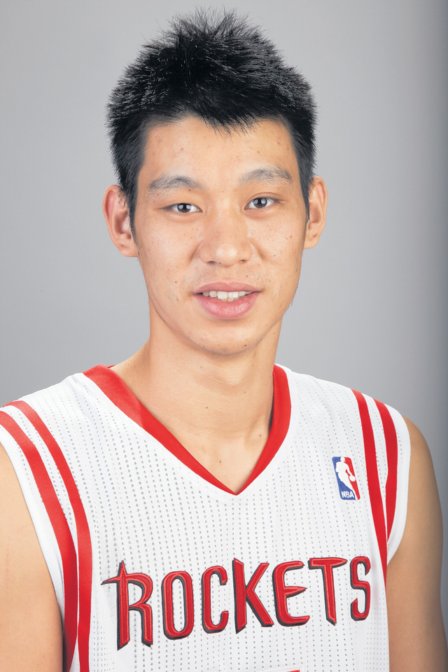 Jeremy Lin luce otra vez el uniforme de los Rockets de Houston, donde dijo sentirse contento de volver a jugar.