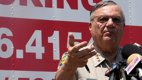 El sheriff de Arizona, Joe Arpaio, cuando hablaba durante una conferencia de prensa.