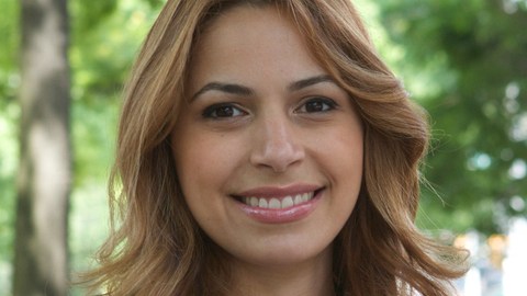 Mayra Linares dice tener méritos propios para aspirar al puesto que actualmente ocupa su padre el asambleísta Guillermo Linares.