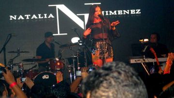 Natalia Jiménez se presentó en el antro V Live en Chicago, en un concierto privado donde habló con La Raza sobre su próximo álbum.