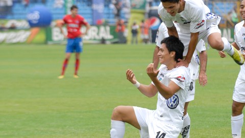 Carlos Figueroa anotó el segundo gol de Comunicaciones.