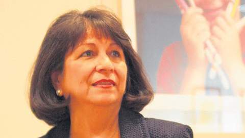 Celia Ayala ha ocupado diversos cargos tanto como educadora o  como directora de instituciones escolares.