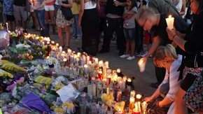 Una ofrenda por las víctimas de Colorado.