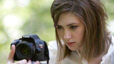 Anna Dodd, estudiante de la escuela secundaria Howell ganó recientemente un premio por un vídeo que rodó, editó y produjo, sobre el tema de los peligros del consumo de alcohol en menores de edad, con su cámara fotográfica Canon en Marion Township, Michigan. Dicha cámara tiene la capacidad para grabar videos de alta calidad
