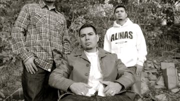 Manuel "Skribe" García y sus dos hermanos Javier "DJ Payback" y Eduardo "El Chivo" conforman el grupo.