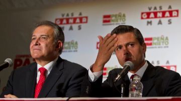 El presidente electo de México, Enrique Peña Nieto, en compañía de Oscar Naranjo.