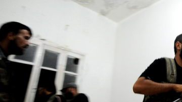 Las versiones indican que tanto rebeldes como el gobierno han cobrado la vida de inocentes civiles.