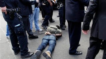 La policía no dudo en hacer uso de la fuerza para amainar a los activistas de Occupy Wall Street