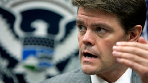 John Morton, director del Servicio de Control de Inmigración y Aduana, en conferencia de prensa.